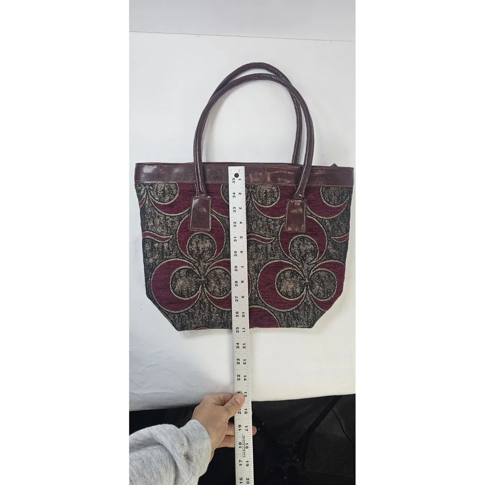 Burgundy Tapestry Tote Bag Brown Faux Leather Trim‎ Handles Zip Top Lined Purse